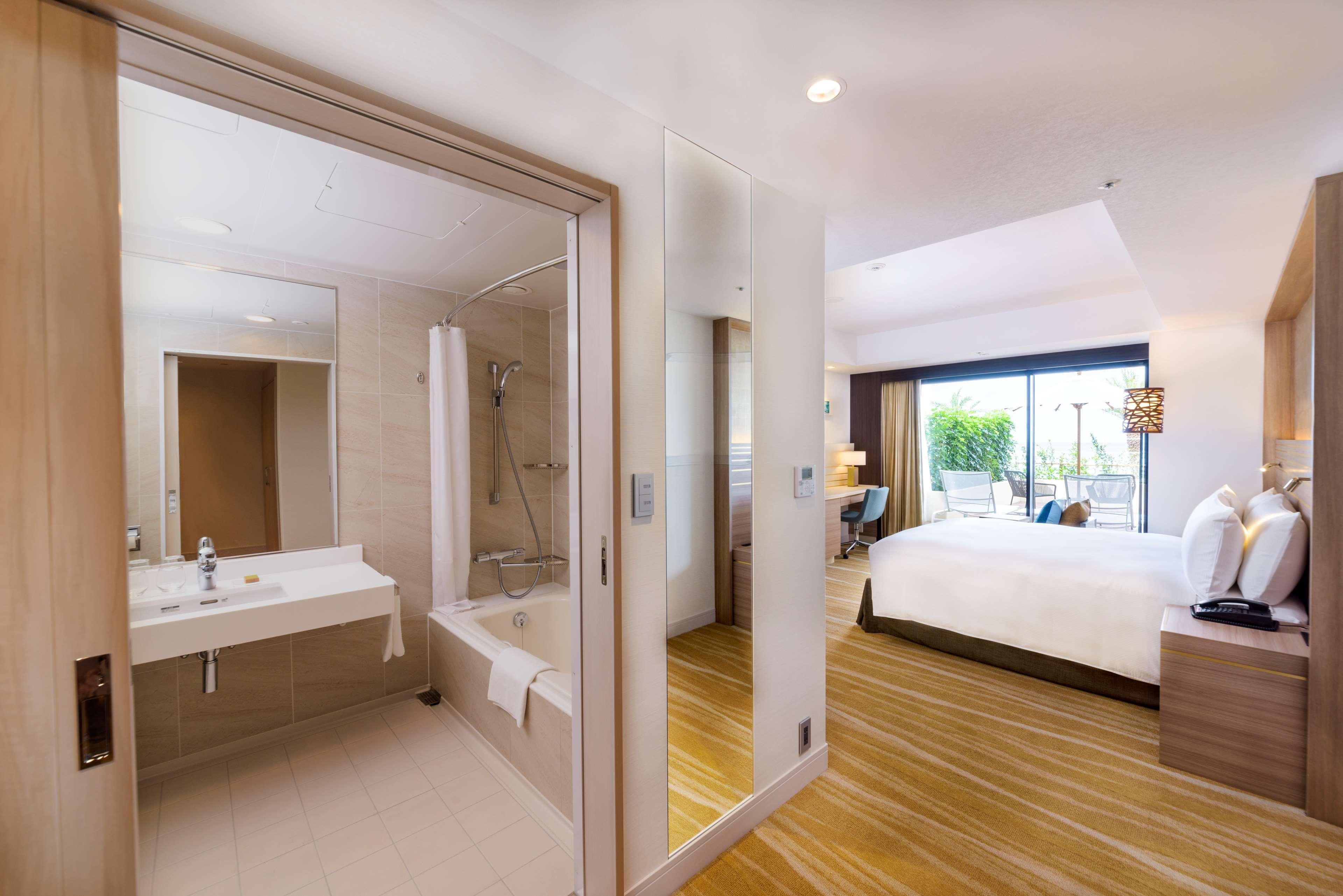 Doubletree By Hilton Okinawa Chatan Resort Eksteriør bilde